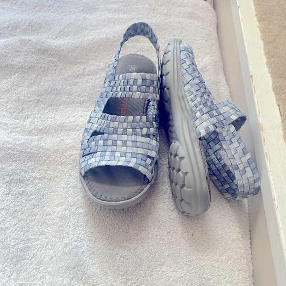 Sandals very comfortable, cute, Stretchy Bernie Mev Blues, Silver & Grey - Picture 4 of 5